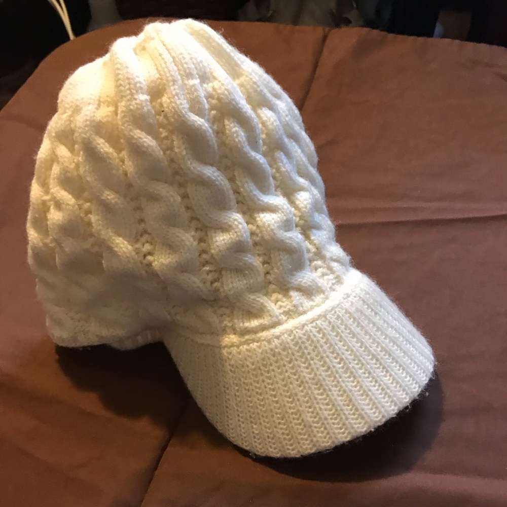 Stylish brimmed knit hat